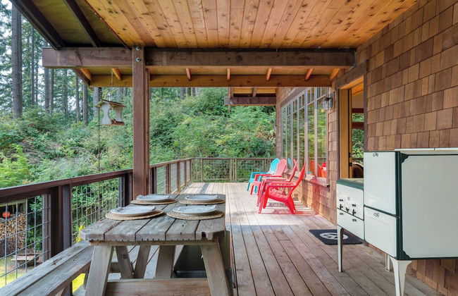 Goss Lake Chalet by Avantstay Lakefront w/ Dock - Photo 31