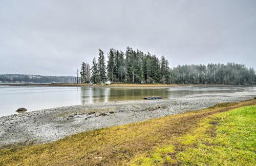 Scenic & Spacious Getaway on North Bay w/ Deck! - Foto 32