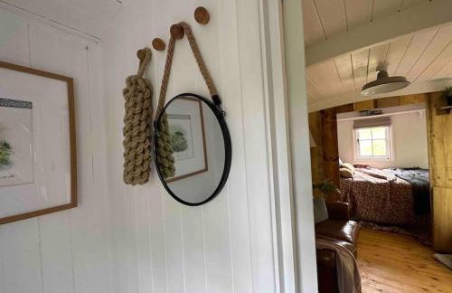 Cornwall Woodland Shepherd's Hut with Hot Tub - Deirdres Hut - Foto 31