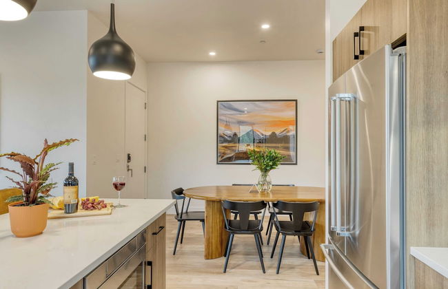 Sleeps 40! 8 Modern Units/20 Bdrs w/ Deck+hot Tub, 10mins to Downtown & Old Bend - Photo 10