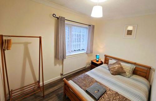 Spacious 3 Bedroom Home Ample Parking Near Shops - Photo 13