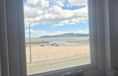 Beachfront Apartment with Sea View and Parking - Foto 3