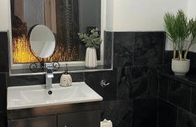 Spacious 4 Bedroom Contractors Friendly Home in Coventry Near Jaguar Land Rover & City Centre - Photo 23