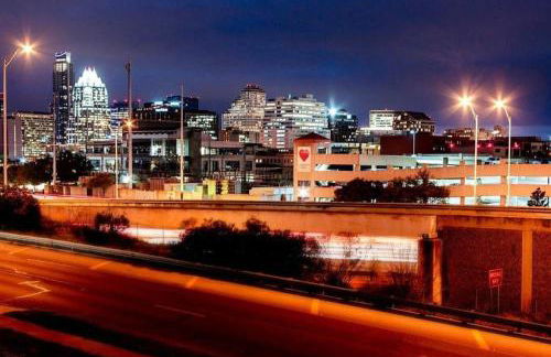 Enjoy DT Newly Renovated & Patio and Free Swim Club by Austin Vacay - Foto 6