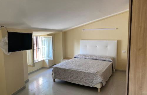 Intera casa in centro storico a 800mt dal mare - Photo 17