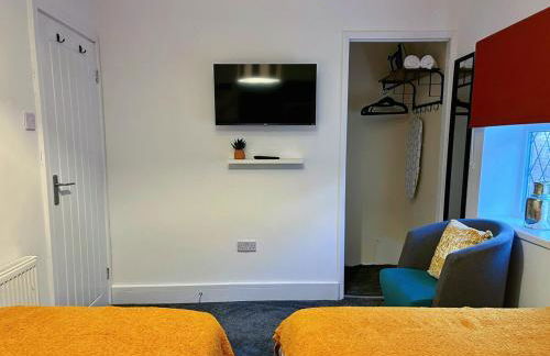 Darfield 4 Bedrooms Home 6 Beds 2 Showers Driveway Parking For Business Stays - Foto 19