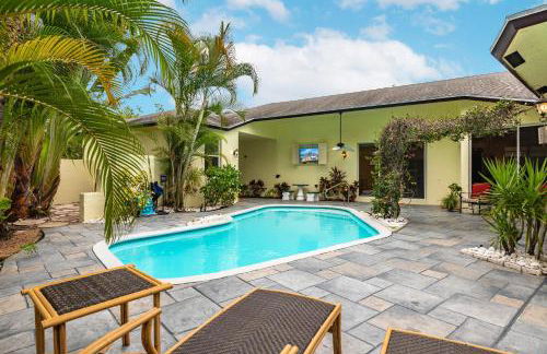 Tropical Oasis with Heated Pool - Photo 18