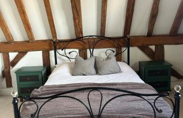 Heritage Cottage with a Pool - Photo 10