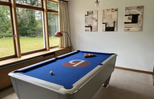 Spacious and stylish with games room, huge garden, peaceful surroundings - Foto 1