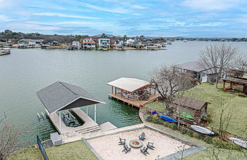 Lakefront Family Home for 12 w Picturesque Views & Patio - Foto 45