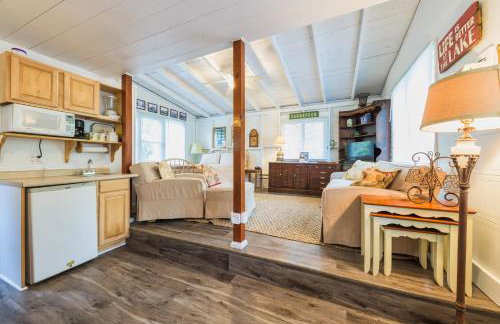 Lakeside Cottage - Right across of Westside County Park with lake access - Foto 6