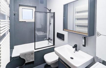 ALFA 4 Zimmer Apartment 8 Personen TV WIFI WM I 4BR 7Beds I 8 people I Kitchen l Bathroom - Foto 6