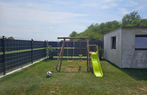 Villa Joy with Pool,Jacuzzi,E Auto Station - Foto 8