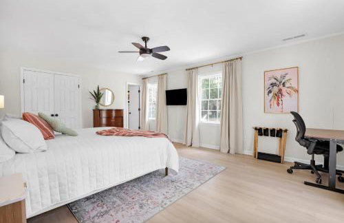 NEW! The White House, with 2 King Ensuites close to Parris Island and Downtown - Foto 29