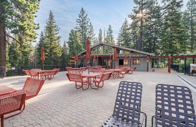 Wolfe by Avantstay 5mins Northstar w Hot Tub Fireplace 2 Private Decks - Photo 39