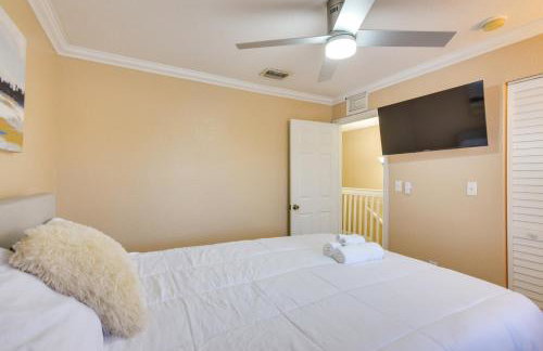 5 Mi to Hard Rock Stadium! Convenient World Cup HQ - Foto 17