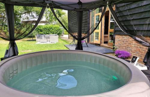 The Dairy Cottage with hot tub & pizza oven - Photo 43