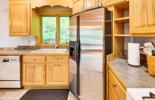 Lakefront Tower Home with Shared Dock! - Foto 10