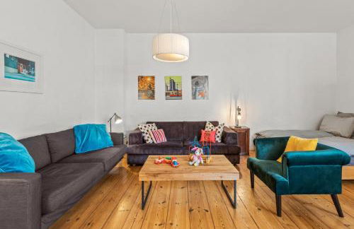 TheWilhelmshavener Group Apartment, group & family friendly, 100m2, 2BR, 1 living room, huge table, ideal for 4 - 6 Guests - Photo 2