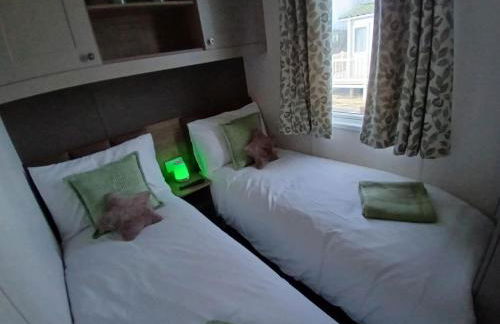 Serenity - Luxury Hot Tub, Sunnymede, Fantasy Island, Ramped Access, Parking, 2 dogs max - East Coast Holidays - Foto 16