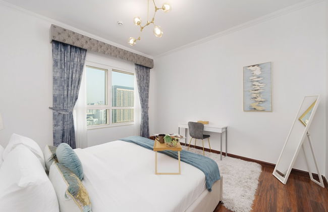 Maison Privee - Dreamy Apt with Jaw-Dropping Marina Views - Photo 6