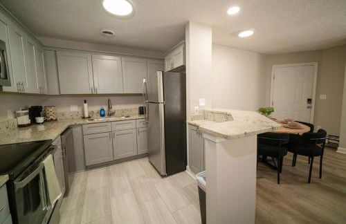 Uptown LUXE Retreat with Parking & Walk to City Center - Foto 15