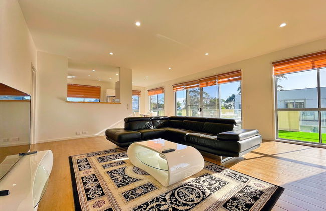 Phillip Island Towers - Photo 26