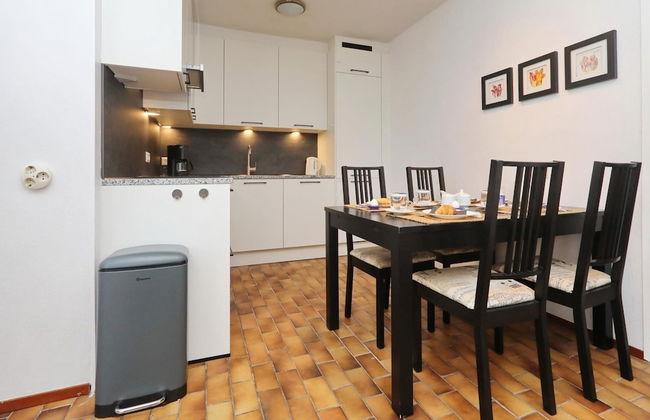 Spacious Holiday Home Near Forest - Photo 12