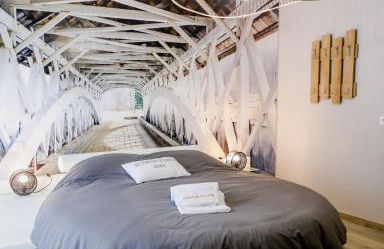 Au domaine des anges, 3 gîtes luxueux avec Jacuzzi privatif, sauna, mini-piscine, piscine extérieure chauffée en saison - Foto 16