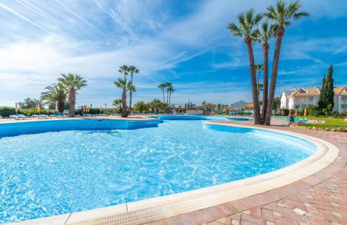 Golden Seaside Villa - Acesso Praia e Piscina Incluído - Foto 1