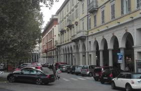 "Lo charme" a 5 minuti a piedi da Ospedale,Teatro Coccia ed Universita',a 30 minuti dai Laghi e 40 minuti da Milano - Foto 5