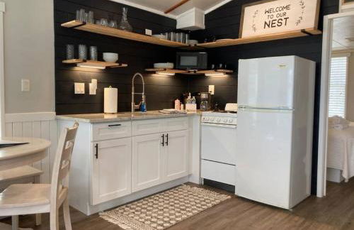 Nest - Texas Tiny House with a Big View - Photo 19