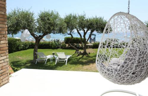 Seafront Calista Beach House With Garden - Foto 15