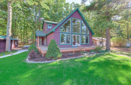 Near Beach Access Torch Lake Cabin Retreat! - Foto 1