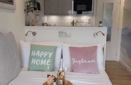 The Snug - Cosy Retreat for Two - Photo 27