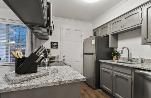 Day Dreamer minutes to Stadium with Fire pit and Parking - Foto 10