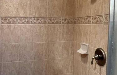 Lake Escape to an Elegant 4 Br Home - Foto 34