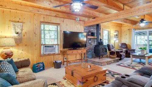 Hot Tub and Games! Lakeside Sherwood Forest Cabin - Foto 4