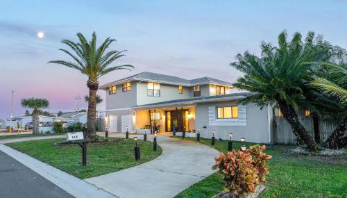 SAND CASTLE-Fun For Big Groups-Walk to Beach, Heated Pool, Lanai - Foto 1