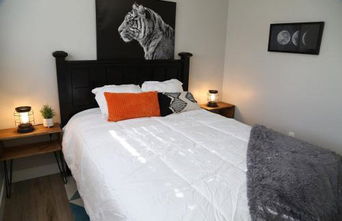 Updated 4-bedroom home centrally located - Foto 12