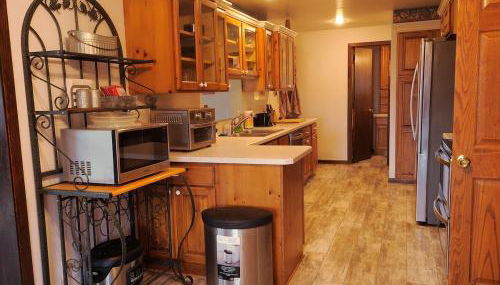 Lewis And Clark Hideaway SD side hot tub 2 min lake - Photo 4