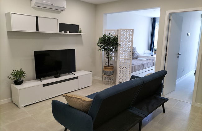 Amazing Green Tower 3 Castle Flat With Balcony - Photo 9