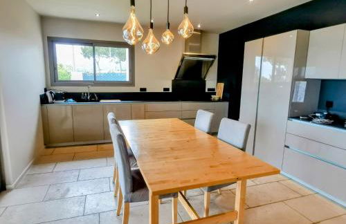 Villa La Voile au Vent - Sur les collines de la Cadière d'Azur - Villa spacieuse, 4 chambres, climatisée avec piscine à débordement, Vue mer et collines - Foto 26