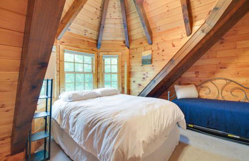 Peaceful Raphine Cottage with Deck and Fireplace! - Foto 13