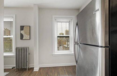 Sleek & Functional 2-Bedroom Apt - Hyde Park 405 - Photo 4