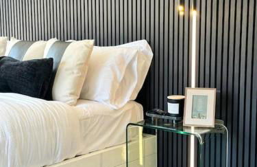 Luxurious Glass House with Private Hot tub - Photo 10