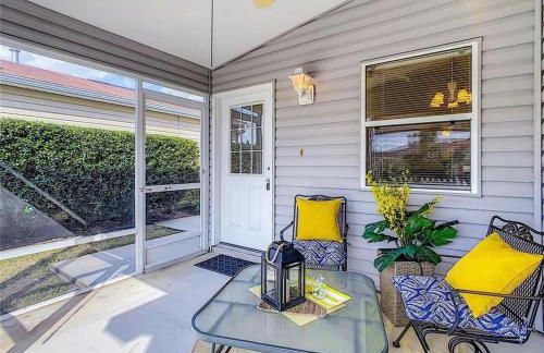 Cozy home, Right Next Door to Lake Sumter Square! - Foto 10