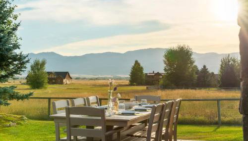 Family Fun Fireplace & Huge Deck - Foto 2