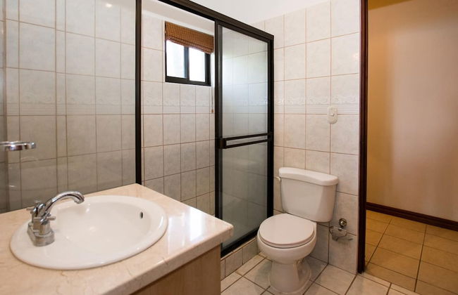 Beautiful Condo in Peaceful Cliffside Location with a Private Balcony & Stunning Ocean and Mountain Views - Foto 20