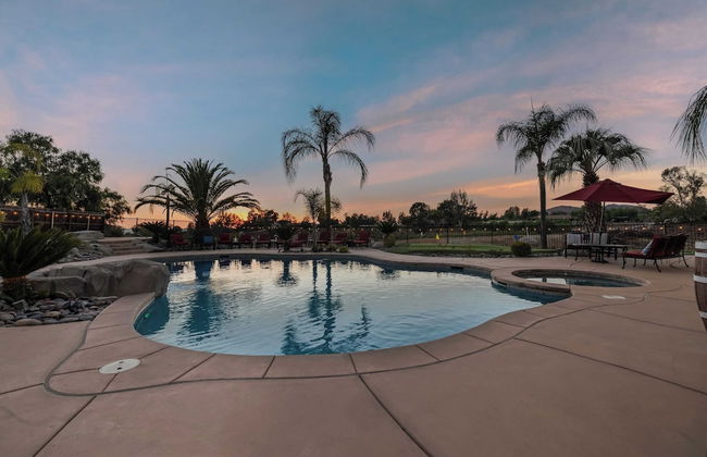 Chardonnay Charm by Avantstay Luxe Group Retreat w/ Pool Mins to Wineries - Foto 35